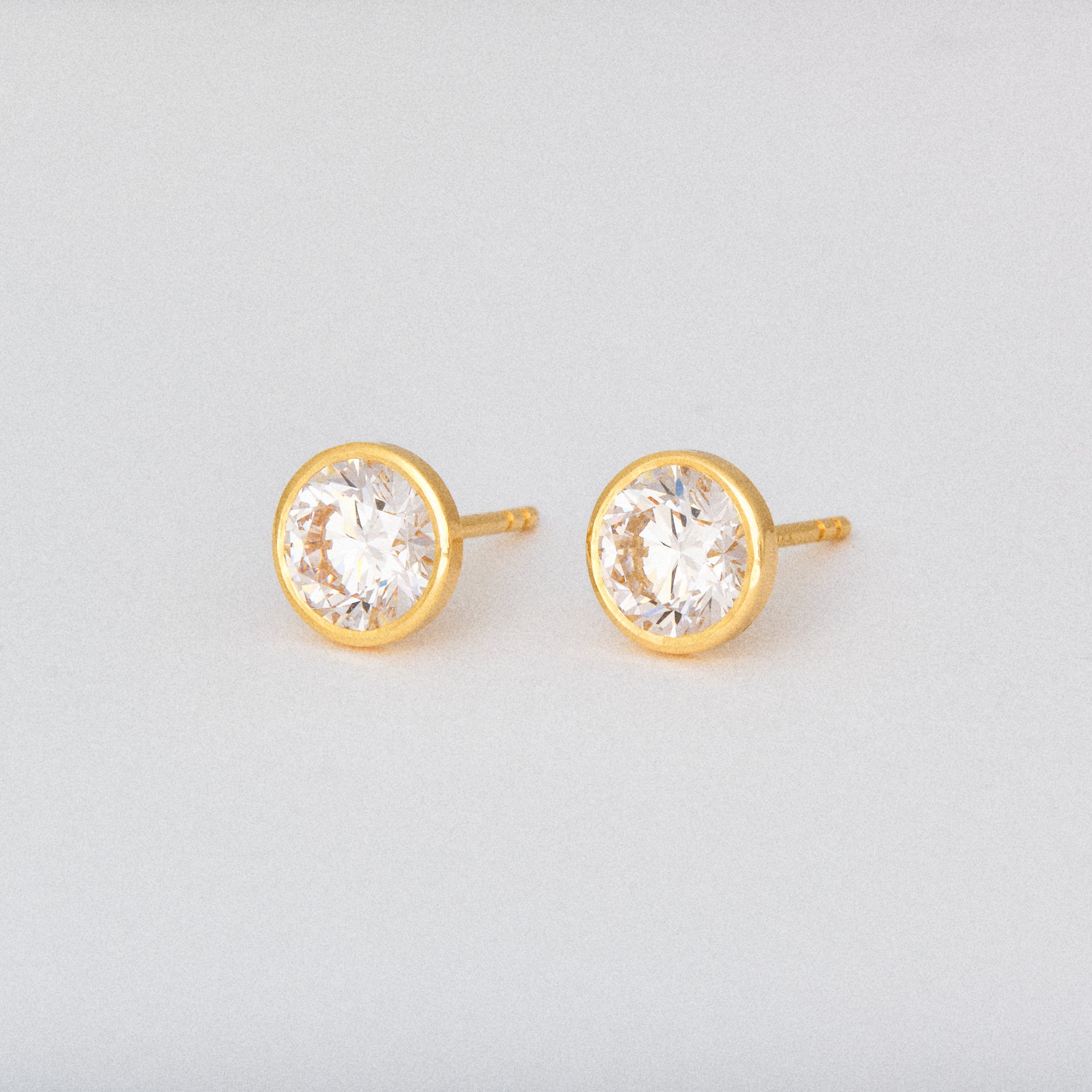 Tessera Jewelry - 1 Carat Natural Diamond Stud Earrings on 14K Gold  Enlarger Setting 💎 . PRICES FOR FULL PAIR 1 CARAT STUD EARRINGS: . A)  Non-Certified I-K color SI2-I1 clarity Php154,000