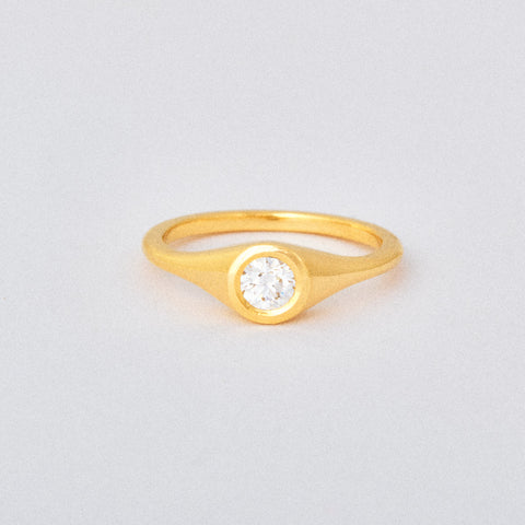 Round Diamond Mini Signet Engagement Ring 1/4 ct