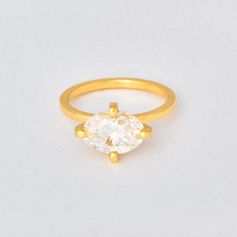 Oval Prong Solitaire